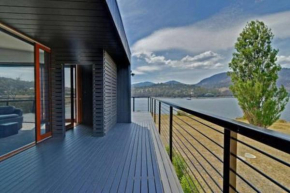 AMAZING 5-Star WATERFRONT RETREAT ON THE RIVERWALK